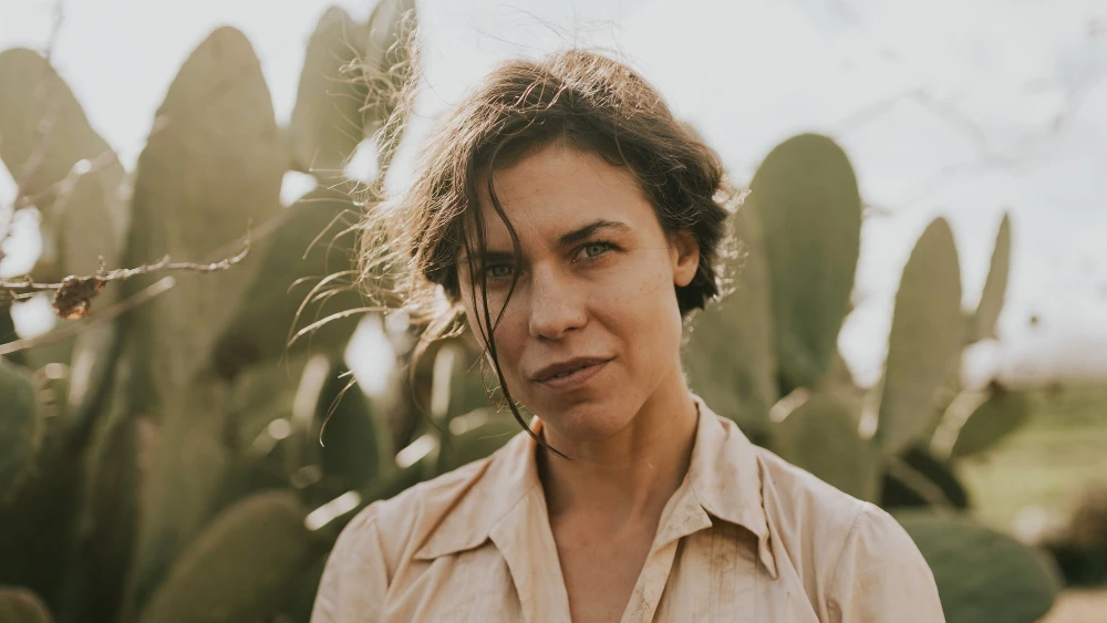 The character Yehudit Salomon (played by Ana Ularu) in the 2025 Hebrew-English film “For the Love of a Woman.” Photo by Vincenzo Aluia ©2023 Colorado Film Production, Vivo Film.