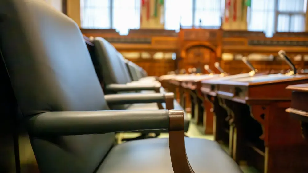 Empty seats in a legislative setting. Credit: Héctor Berganza/Pexels.