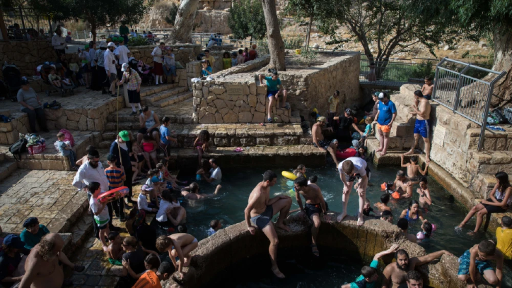 Israelis enjoy their summer holidays at the Ein Meboa Spring in the Prat Stream, Wadi Qelt, south of Jerusalem, on August 16, 2017. Photo by Hadas Parush/Flash90