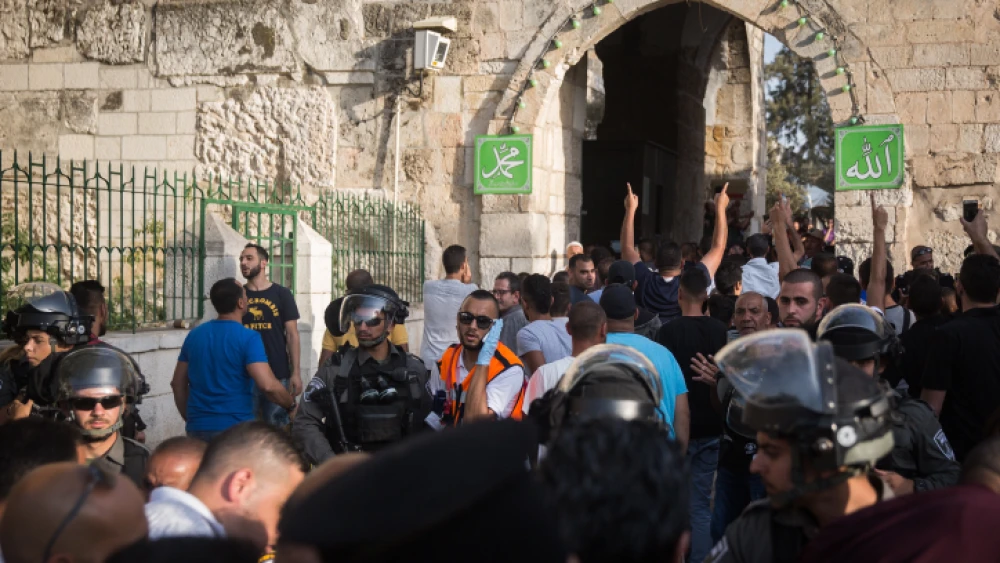 File photo: Confrontations between Israeli police and Palestinians as they enter the Temple Mount at the Lion's Gate in Jerusalem's Old City, July 27, 2017. Photo by Hadas Parush/Flash90.