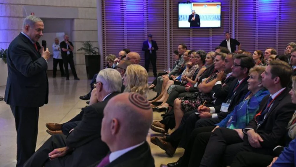 Israeli Prime Minister Benjamin Netanyahu addresses a delegation of 41 Democratic members of Congress in Jerusalem. Credit: AIPAC via Twitter.