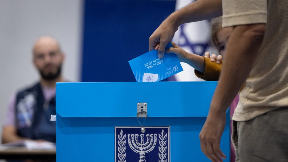 Israelis cast their ballots at a polling station in Jerusalem on Oct. 27, 2026. Photo by Yonatan Sindel/Flash90.
