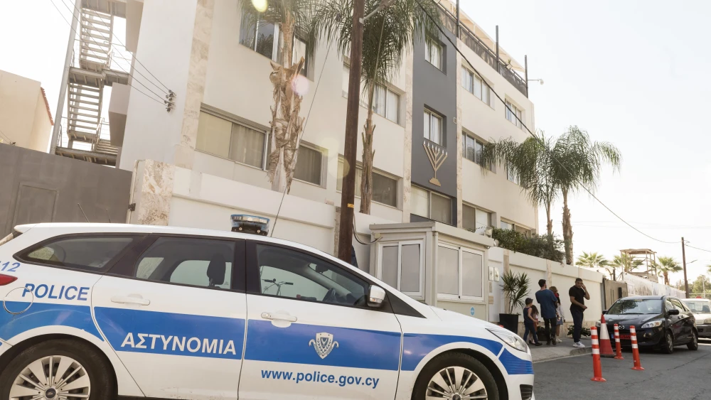 Cypriot police secure the area outside the Great Synagogue of Larnaca, Oct. 12, 2023. Photo by Iakovos Hatzistavrou/AFP via Getty Images.