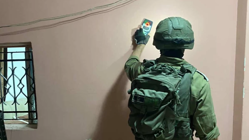 IDF soldiers map the home of the terrorist who murdered an Israeli Border Guard officer in Jerusalem on Nov. 6, 2023. Credit: IDF.