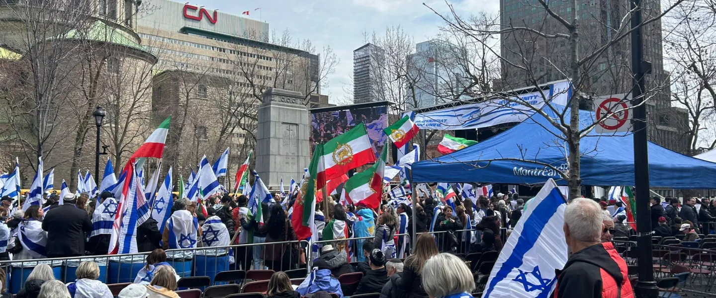 Israel supporters and members of the Montreal Jewish community converge on Place du Canada on Israel's 78th independence day. Photo: Amelie Botbol