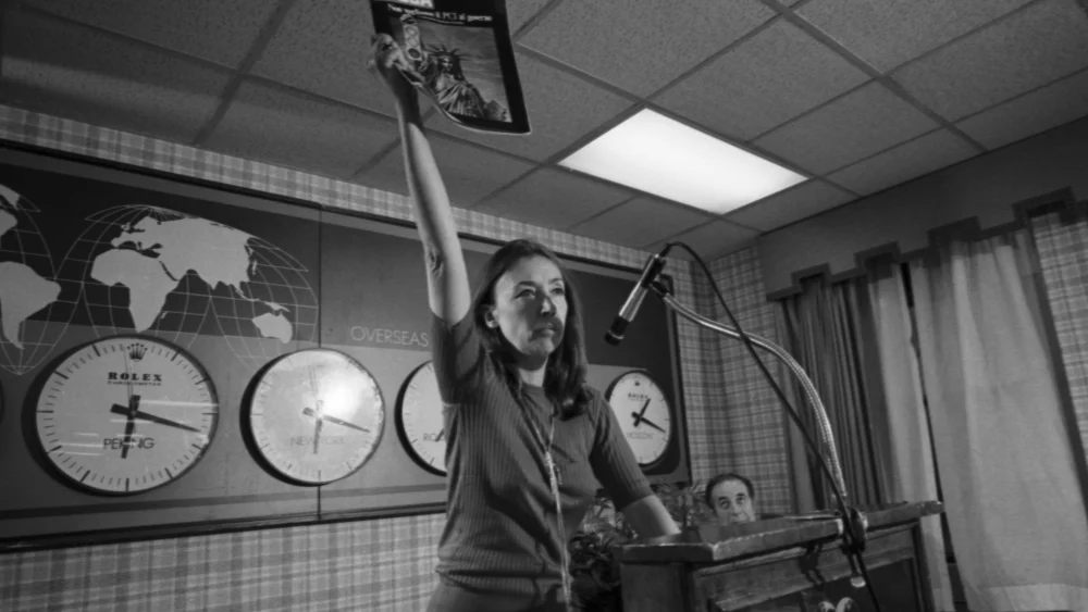Journalist Oriana Fallaci at a press conference in New York on Oct. 15, 1975. Photo by Santi Visalli/Getty Images.