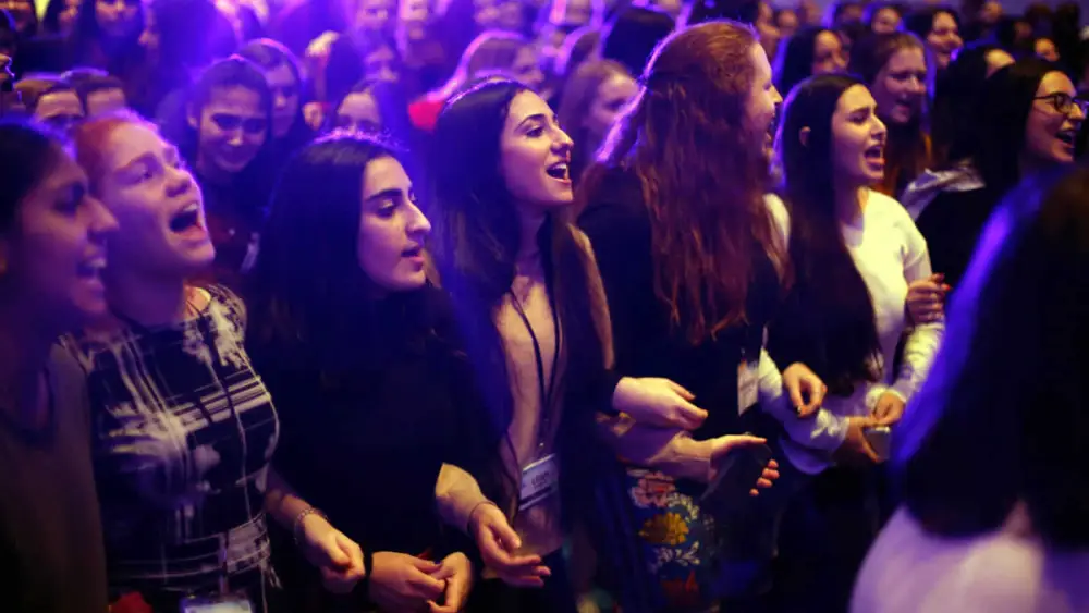 Getting ready for Shabbat at the annual “Yarchei Kallah” program run by NCSY, the international youth movement of the Orthodox Union. Photo by Etan Vann/NCSY.