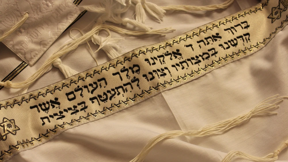 Tallit, Jewish prayer accoutrements. Credit: BRBurton23/Pixabay.