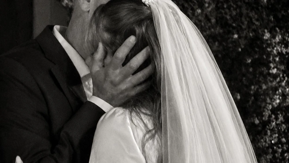 Tali Dee gets married wearing her mother’s wedding dress