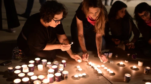 Israelis light candles at Habima Square in Tel Aviv for the 45 people killed in a crushing crowd at Mount Meron during Lag B'Omer celebrations, May 1, 2021. Photo by Tomer Neuberg/Flash90.