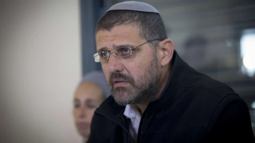 Amona spokesman Avichay Buaron speaks to reporters, Dec. 15, 2016. Photo by Yonatan Sindel/Flash90.