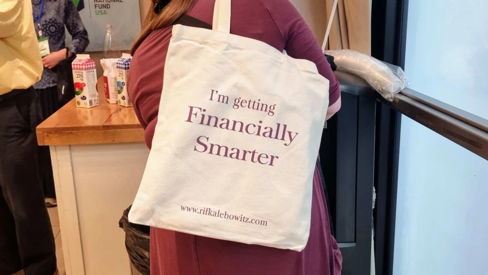 Each participant was given a bag with Rivka Lebowitz's motto on it. Photo by Sharon Altshul.