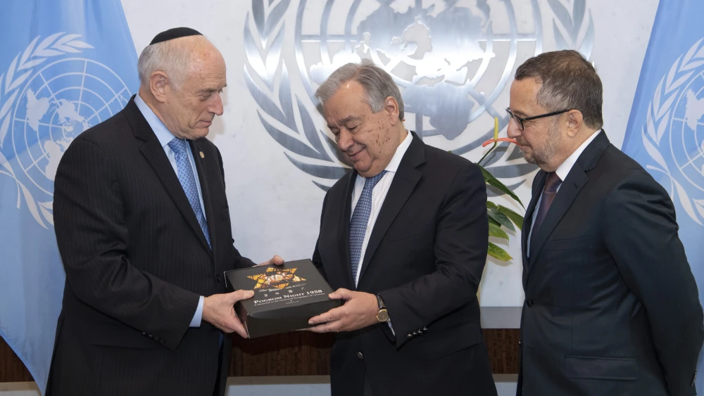 Malcolm Hoenlein (left), CEO and vice chair of the Conference of Presidents, presents a two-volume set of books titled “Pogrom Night 1938” to U.N. Secretary General António Guterres. Credit: Conference of Presidents of Major American Jewish Organizations.