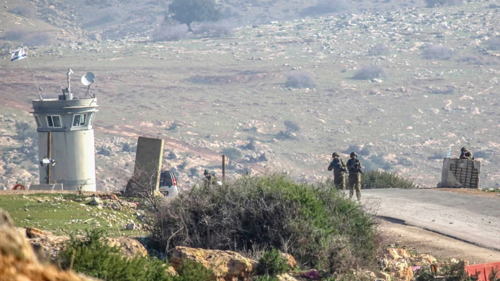 Israeli soldiers take positions at the scene of a shooting attack, at the Tayasir checkpoint east of Tubas, in northern Samaria on Feb. 4, 2025. Photo by Nasser Ishtayeh/Flash90.