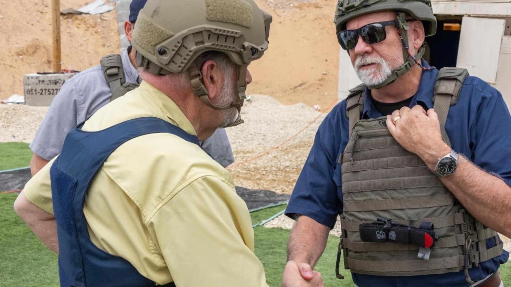 U.S. Ambassador to Israel Mike Huckabee (left) joins Gaza Humanitarian Foundation staff during food distribution in Khan Yunis, Aug. 1, 2025. Credit: Gaza Humanitarian Foundation.