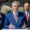 U.S. House Speaker Kevin McCarthy (center) and Knesset Speaker Amir Ohana (right) visit the Yad Vashem Holocaust Memorial in Jerusalem on May 1, 2023. Photo by Yonatan Sindel/Flash90.