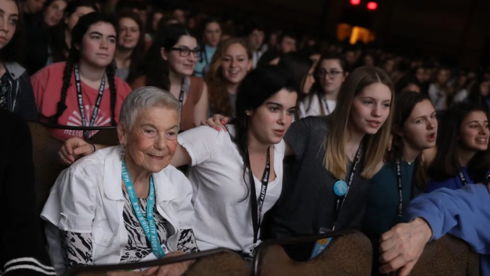 85-year-old Holocaust survivor Trudy Album (left) of New York shared her harrowing tale of survival at Auschwitz and other concentration camps during several programs at BBYO’s International Convention in the hope that the next generation will carry on her story. Credit: Jason Dixson Photography.
