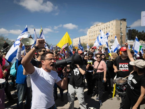 Left-wing activists attend a protest march against Israeli Prime Minister Benjamin Netanyahu and his government in Jerusalem, March 23, 2025. Photo by Chaim Goldberg/Flash90.