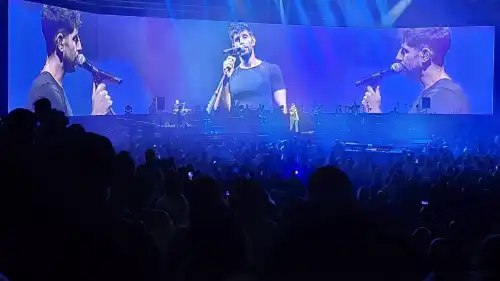 Idan Amedi performs at Jerusalem's Pais Arena. Photo: OneFamily