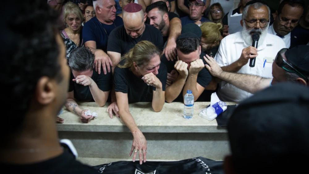 Family and friends attend the funeral of 29-year-old Kim Levengrond Yehezkel in her hometown of Rosh Ha'ayin on Oct. 7, 2018. She was shot dead earlier in the day by a Palestinian terrorist at the Barkan Industrial Park in Samaria, along with 35-year-old Ziv Hajbi of Rishon Letzion. Photo by Yonatan Sindel/Flash90.