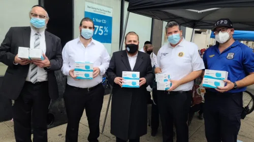 Agudath Israel of America coordinated a mask distribution in the heavily Orthodox neighborhood of Boro Park in Brooklyn, N.Y. Credit: Agudath Israel of America.