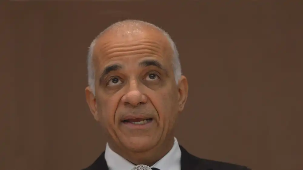 Jesse Souza speaks in Brasilia, Brazil on April 9, 2015. Credit: Fabio Rodrigues Pozzebom/Agência Brasil via Wikimedia Commons.