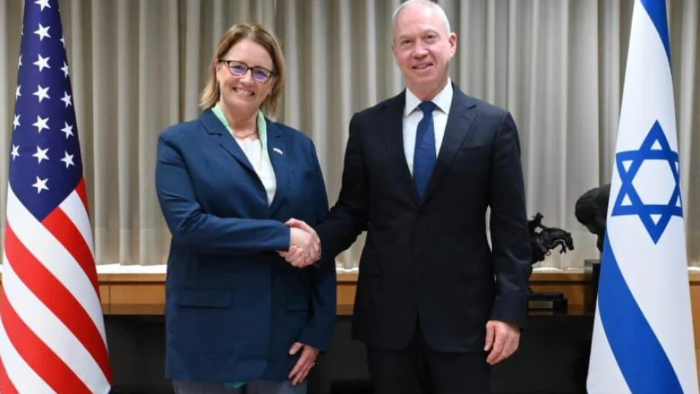 Israeli Defense Minister Yoav Gallant meets with the head of the U.S. Federal Emergency Management Agency Deanne Criswell, May 1, 2023. Credit: Israeli Defense Ministry.