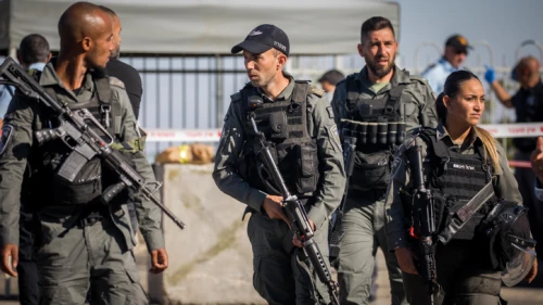 Police at the scene of an attempted stabbing attack at Armon Hanatziv neighborhood in Jerusalem on May 25, 2020. Photo by Yonatan Sindel/Flash90.