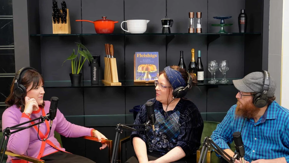 Kosher food influencer Raizy Fried (left) joins Fleishig magazine's Shifra and Shlomo Klein, in the inaugural episode of GLATT. Credit: Courtesy.