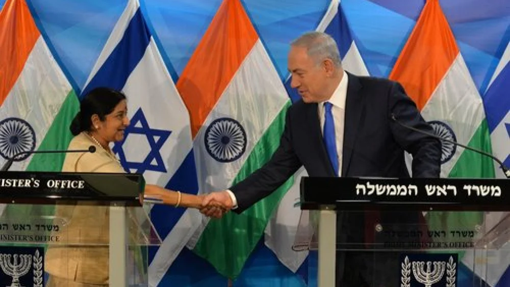 Indian Foreign Minister Sushma Swaraj meets with Israeli Prime Minister Benjamin Netanyahu, December 2017. Credit: Kobi Gideon/GPO.