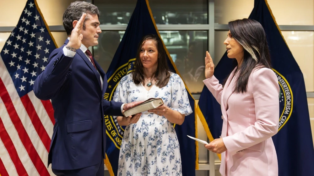Joe Kent is sworn in as director of the National Counterterrorism Center by Tulsi Gabbard, the U.S. director of national intelligence, July 21, 2025. Credit: Office of the Director of National Intelligence/Public Domain via Wikimedia Commons.