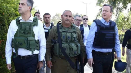 British Foreign Secretary David Cameron (right) and Israeli Foreign Minister Eli Cohen (left) visit Kibbutz Be'eri in southern Israel on Nov. 23, 2023. Photo by Miri Shimonovitz/MFA.