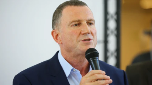 Israeli Health Minister Yuli Edelstein holds a press conference during a visit at the Assuta hospital in Ashdod on Aug. 20, 2020. Photo by Flash90.