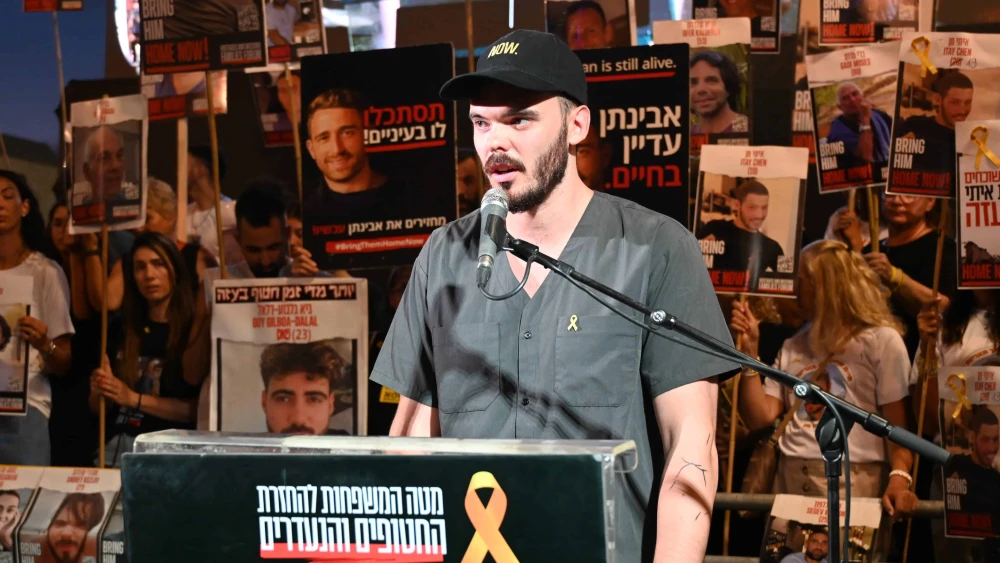 Former hostage in Gaza Andrey Kozlov addresses the crowd at "Hostage Square" in Tel Aviv, July 13, 2024. Photo by Paulina Patimer.