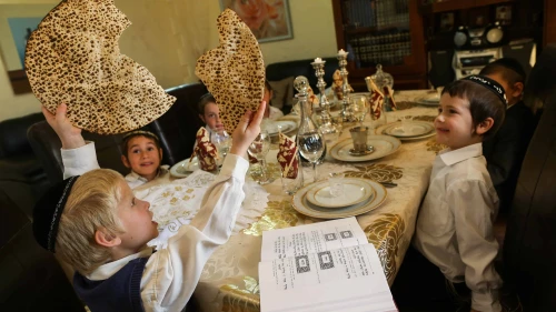 Pesach Passover children's seder matzah
