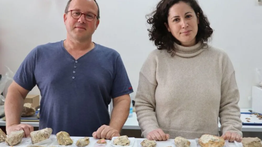 Professor Ran Barkai and Ph.D. student Bar Efrati. Credit: Photo courtesy of Tel Aviv University.