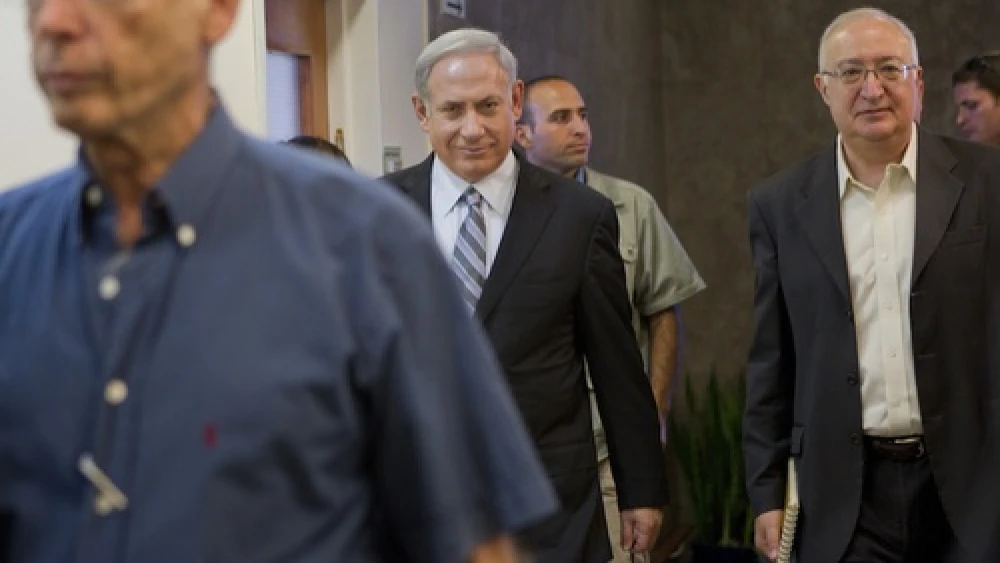Click photo to download. Caption: Prime Minister Benjamin Netanyahu (center) is accompanied by Prof. Manuel Trajtenberg (far right), who headed the Trajtenberg Committee Report on social changes, on his way to a cabinet meeting on Oct. 3, 2011. Credit: EPA/JIM HOLLANDER/POOL.