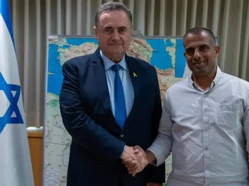 Israel Katz and Israel Defense Forces Colonel (res.) Avichai Tanami, June 3, 2025. Photo by Ariel Hermoni/Defense Ministry.