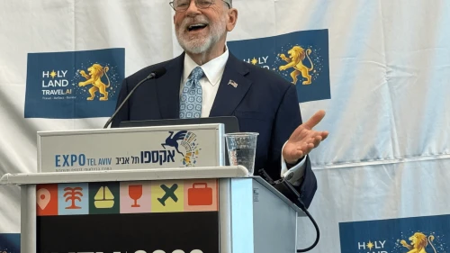 El embajador de Estados Unidos, Mike Huckabee, se dirige a la conferencia IMTM 2026 en la Expo Tel Aviv, el 3 de febrero de 2026. Foto de Howard Blas.