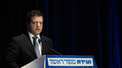 Bank Leumi chairman Samer Haj-Yehia speaks at Jerusalem's International Convention Center, Feb. 21, 2022. Photo by Yonatan Sindel/Flash90.