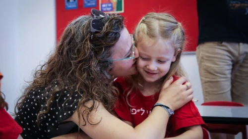 A mother kisses her daughter on the first day of school at Paula Ben-Gurion elementary school in Jerusalem on Sept. 1, 2019. Photo by Yossi Zamir/Flash90.