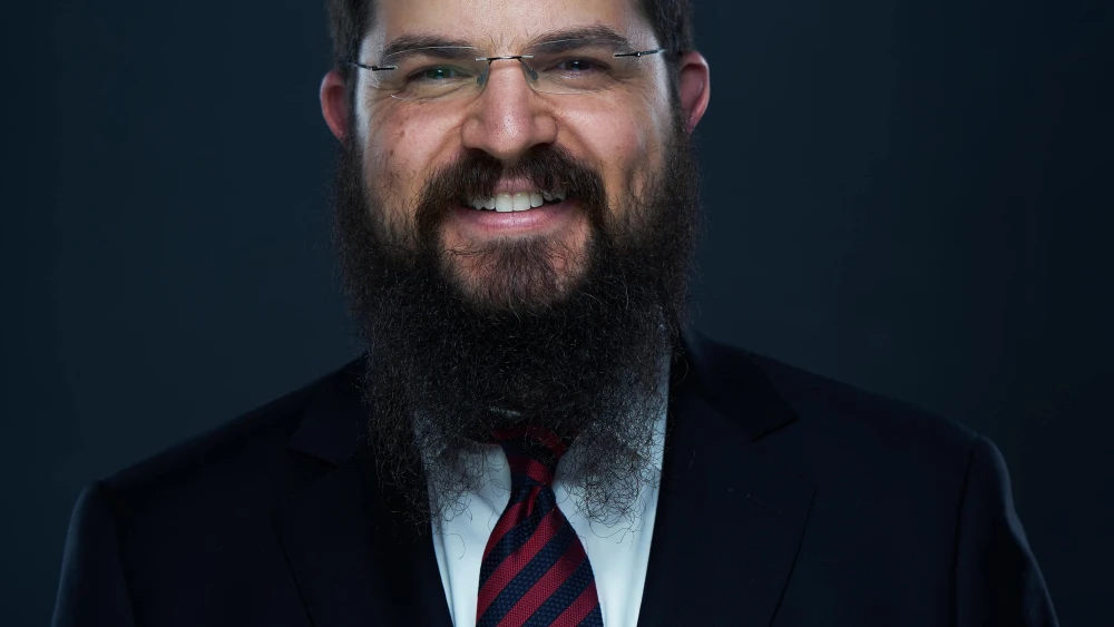Chassidic singer Benny Friedman. Credit: Shlomoazar via Wikimedia Commons.