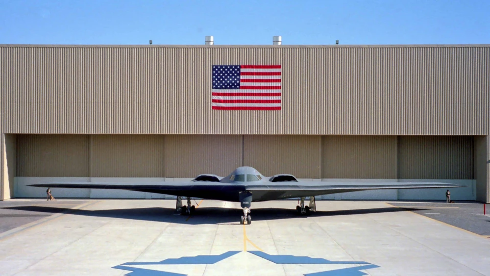 A B-2 bomber at its initial public rollout in Palmdale, Calif., on Nov, 22, 1988. Credit: Goretexguy via Wikimedia Commons.