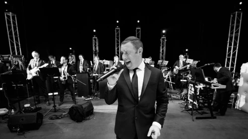 Shim Craimer performing. Credit: Courtesy.