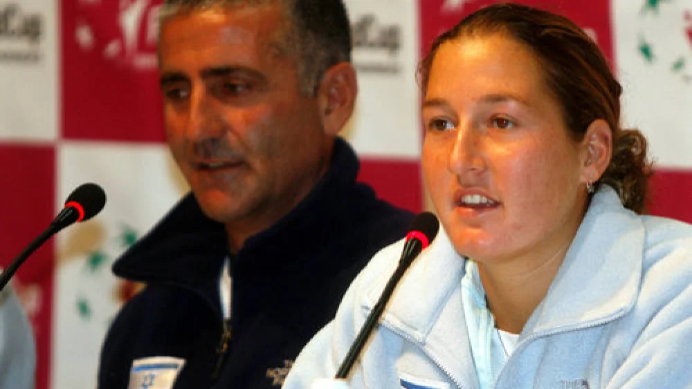 Israeli tennis player Shahar Pe'er at a 2008 press conference with other members of the Israeli team prior to their Fed Cup match against Russia in Tel Aviv. Credit: Roni Schutzer/Flash90.
