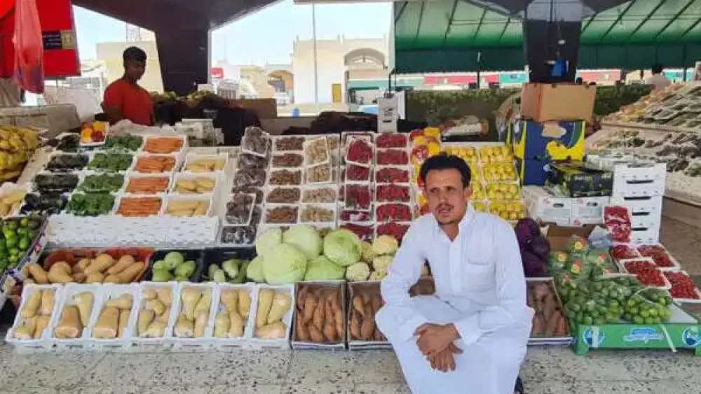 A Saudi market stall and vendor. Photo: Yoav Limor.