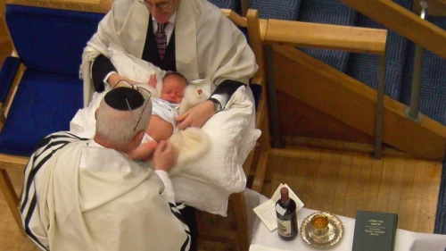 A Jewish circumcision. Credit: Wikimedia Commons.
