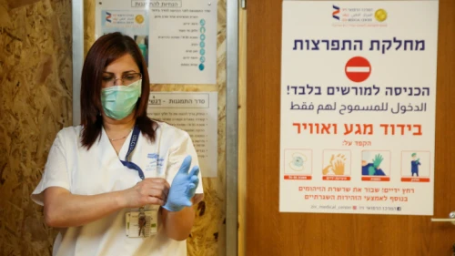 An Israeli medical worker at the coronavirus critical-care unit of the Ziv Medical Center in Tzfat on April 2, 2020. Photo by David Cohen/Flash90.