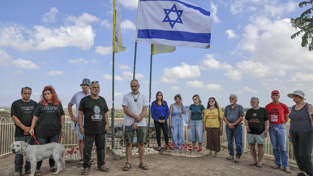 Bereaved families take part in a memorial ceremony at the Nahal Oz Observers Memorial Monument near the Israeli border with the Gaza Strip, marking the 1,000th day since the October 7 massacre, July 2, 2026. Photo by Tsafrir Abayov/Flash90.