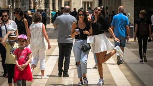 Pedestrians at the Mamilla Mall in Jerusalem, April 20, 2021. Photo by Olivier Fitoussi/Flash90.